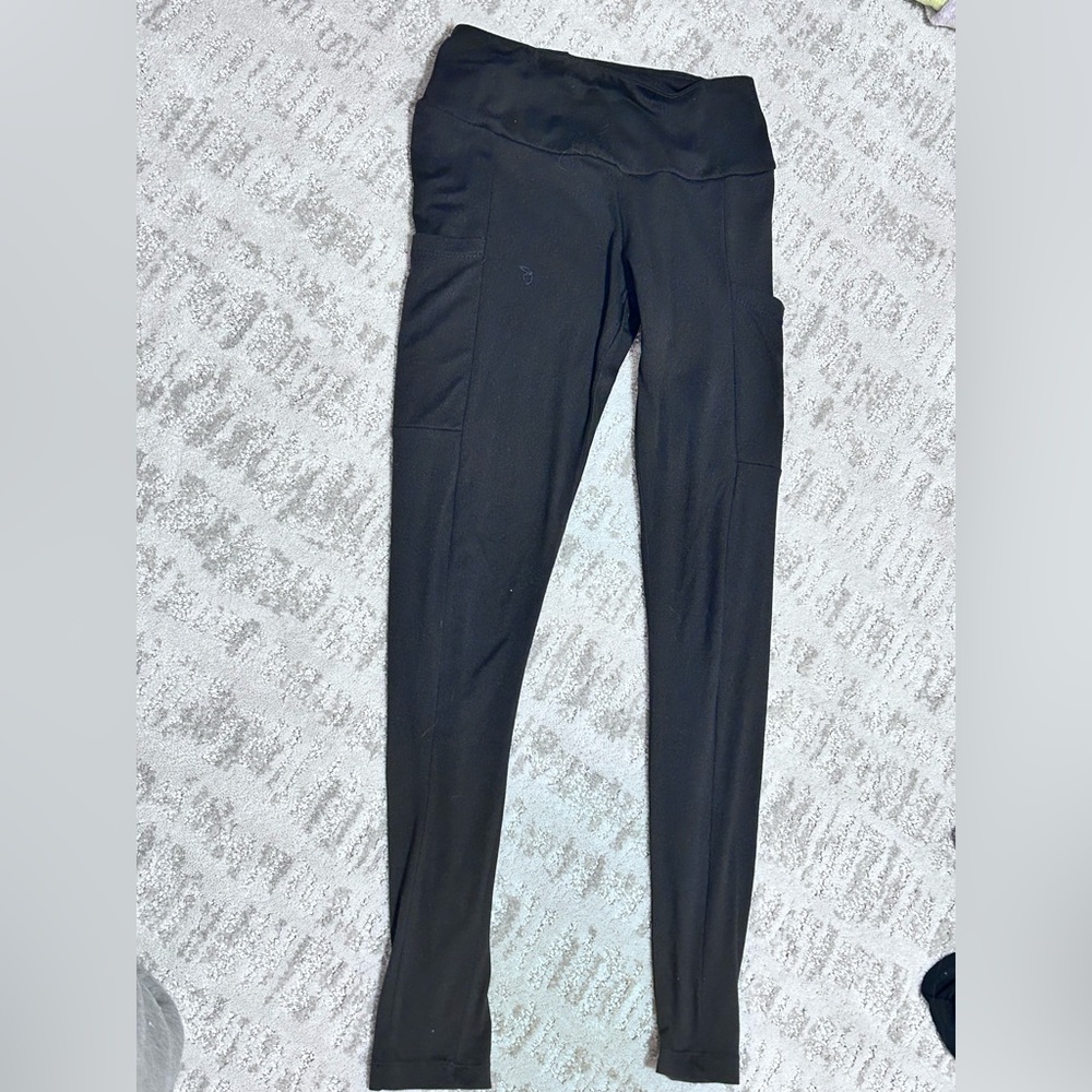 Black regular leggings with side pockets
